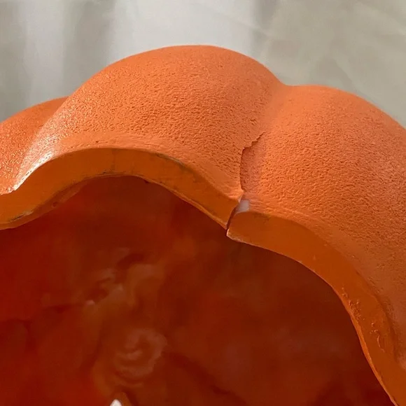 Pumpkin Decor for pet enclosure - Picture 4 of 4